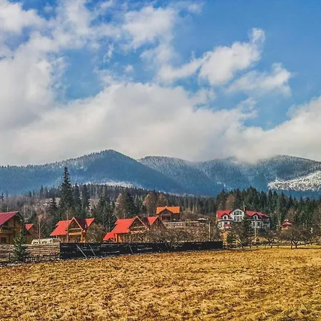 בית כפרי 12 Months Estate