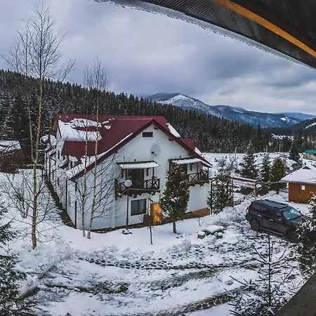 בית כפרי 12 Months Estate