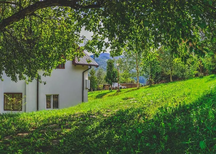 12 Months Estate منزل ريفي Myslovka