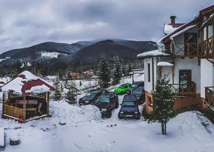 12 Months Estate منزل ريفي Myslovka
